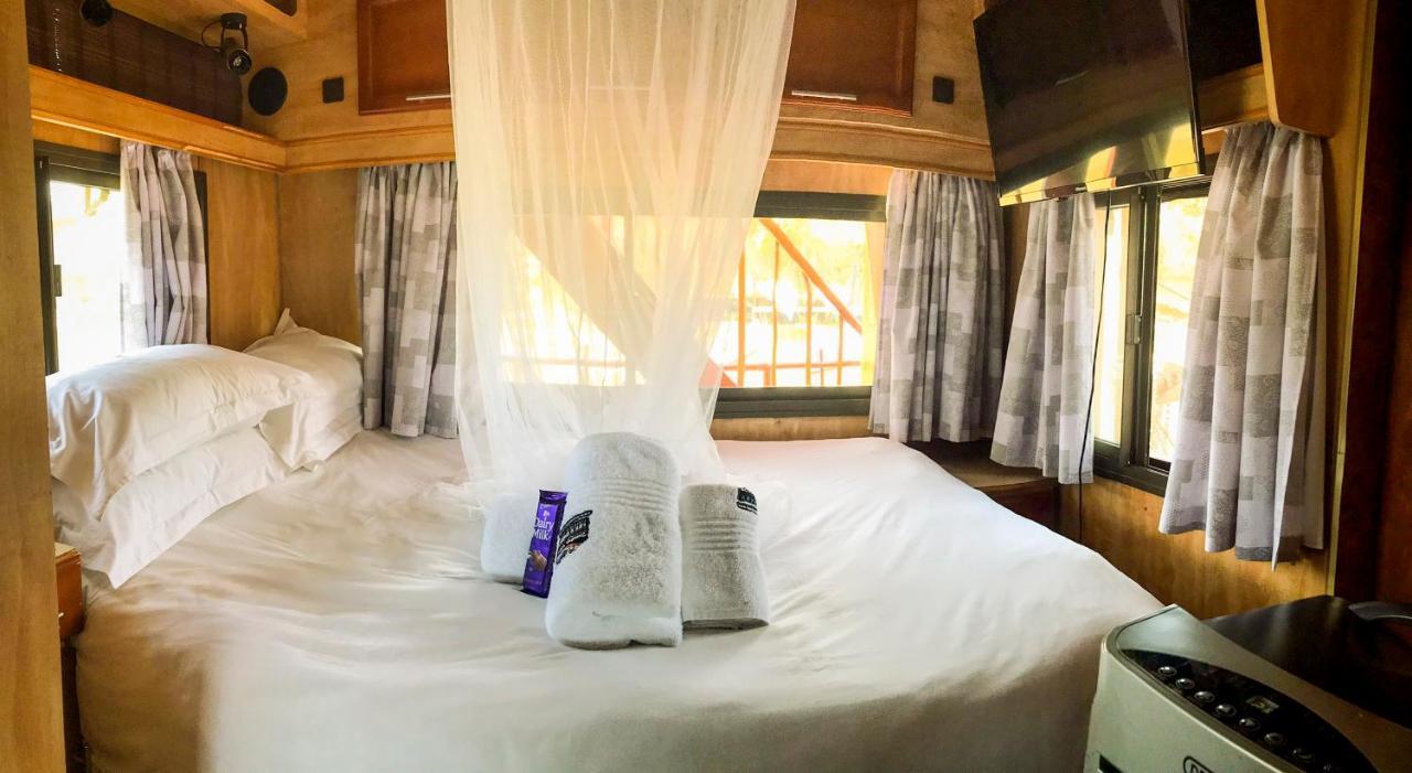 Maggie May House Boat - Colchester - 5Km From Elephant Park Экстерьер фото